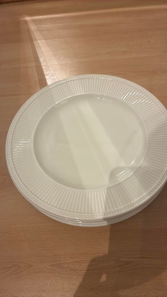 Wedgwood Windsor 6 grote borden, Huis en Inrichting, Keuken | Servies, Ophalen of Verzenden, Zo goed als nieuw, Bord(en), Wedgwood