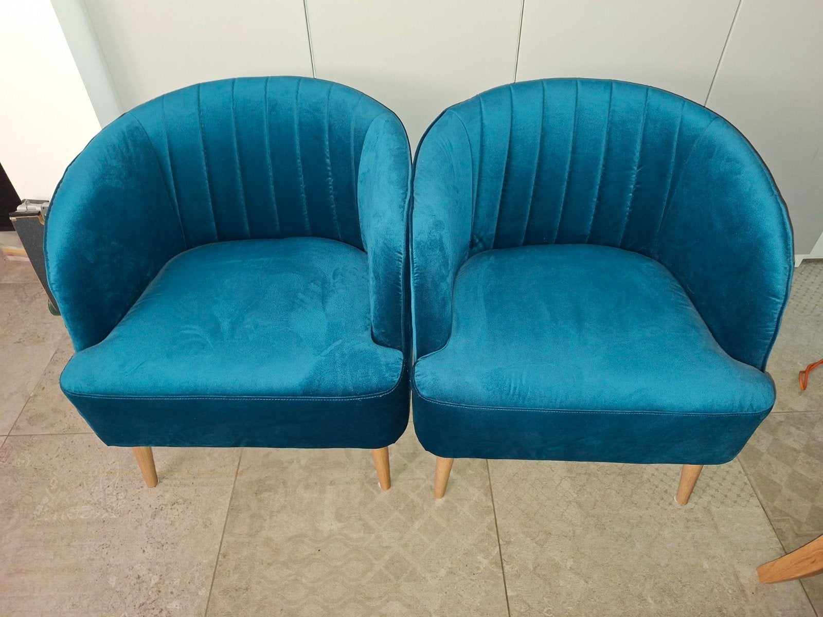 Twee comfortabele fauteuils in petrol blauw fluweel, Huis en Inrichting, Fauteuils, Ophalen, Modern, Comfortabel, Minder dan 75 cm