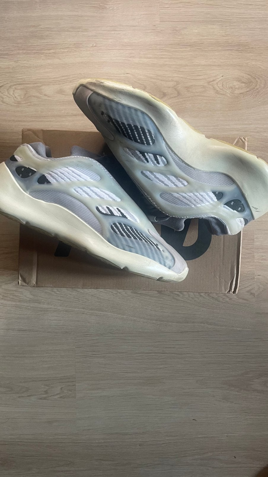 Adidas Yeezy 700 V3 Fade salt– Maat 44, Overige kleuren, Verzenden, Sneakers of Gympen, Zo goed als nieuw