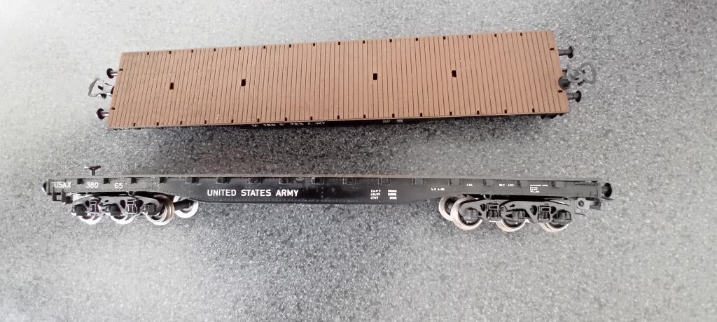 Roco 6 assige platte wagons United States Army (2 stuks), Gelijkstroom, Wagon, Ophalen of Verzenden, Zo goed als nieuw