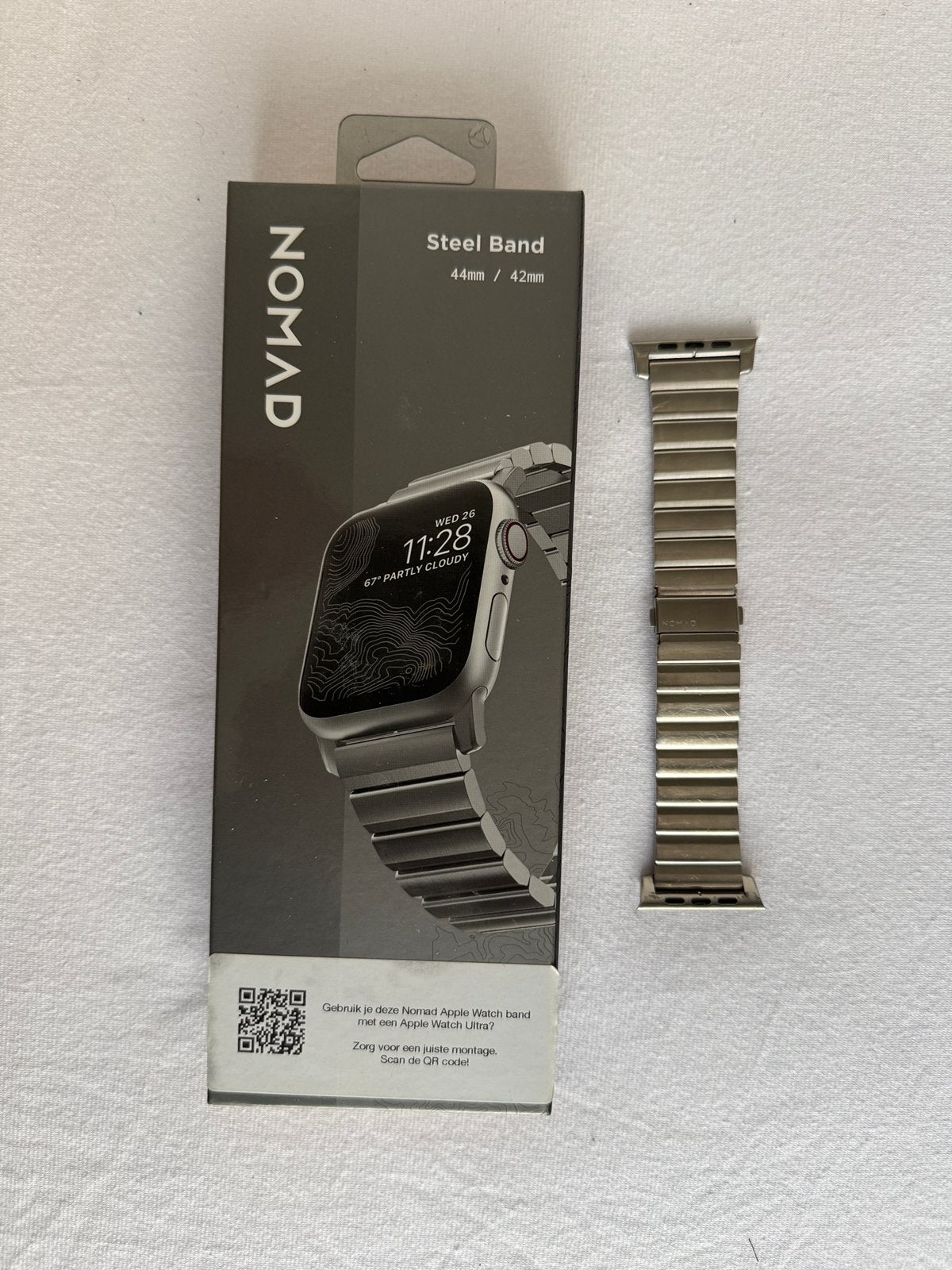 Te koop Apple Watch 2 Ultra band Nomad, Ophalen of Verzenden, Zo goed als nieuw, Zilver, IOS
