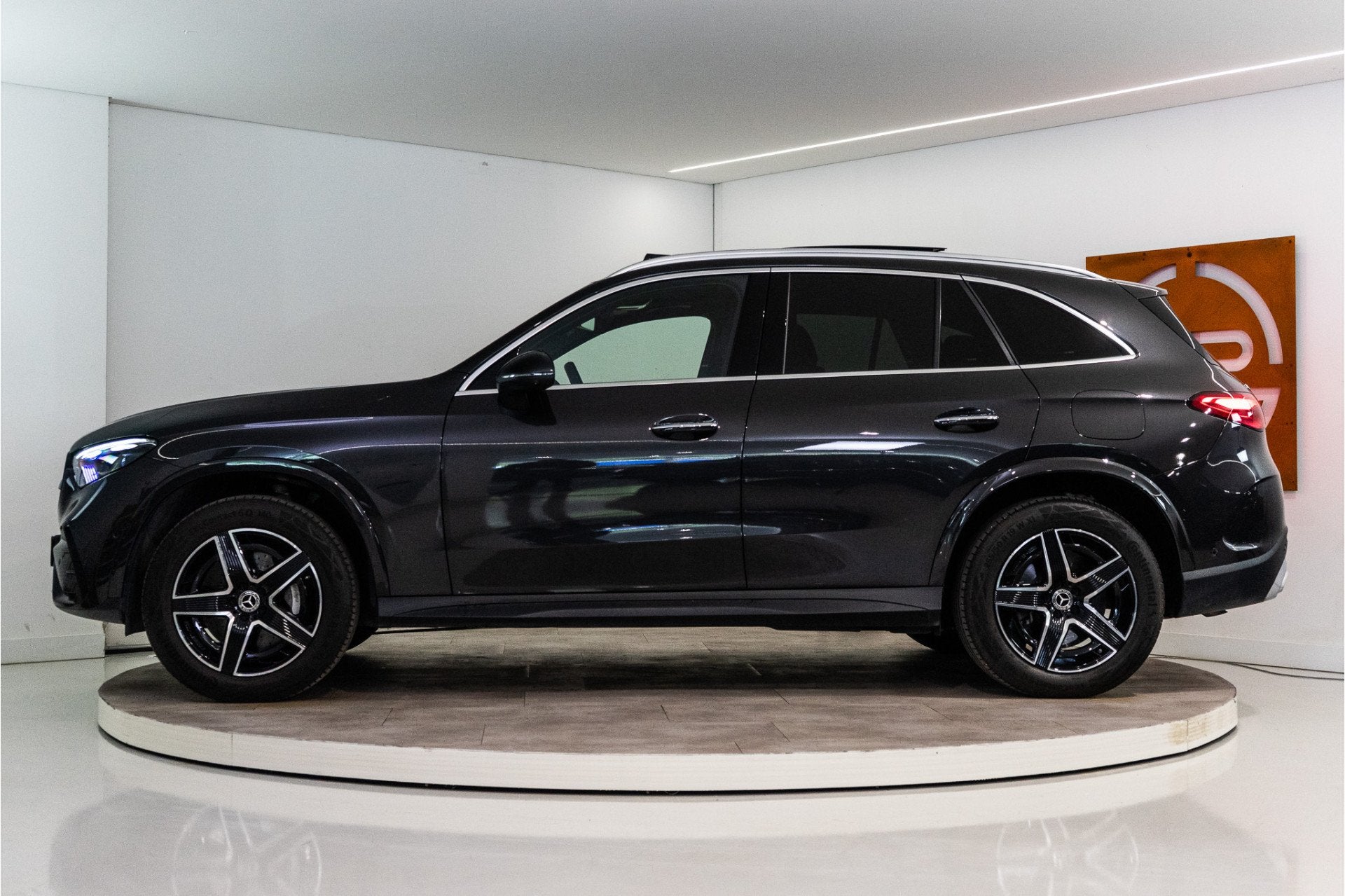 Mercedes-Benz GLC 300e 4MATIC AMG Premium+ 313PK | Pano | Bu, Auto's, Automaat, 12 maanden, Gebruikt, Origineel Nederlands