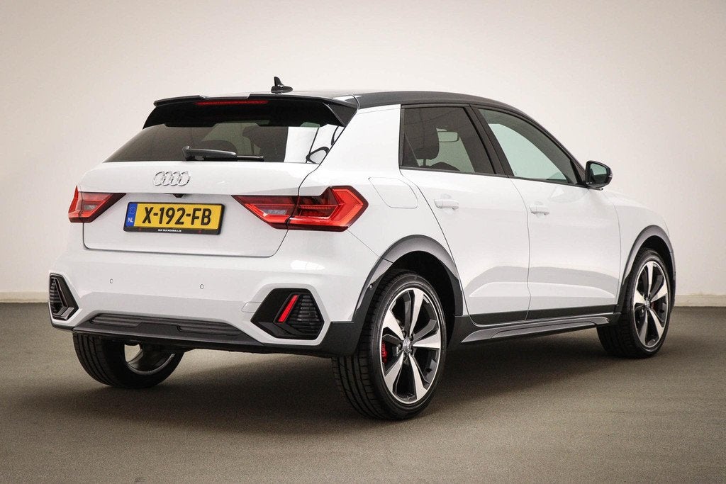Audi A1 citycarver 30 TFSI epic | LED | ACC | STOELVERWARMIN, Stof, Met garantie (alle), 116 pk, Bedrijf