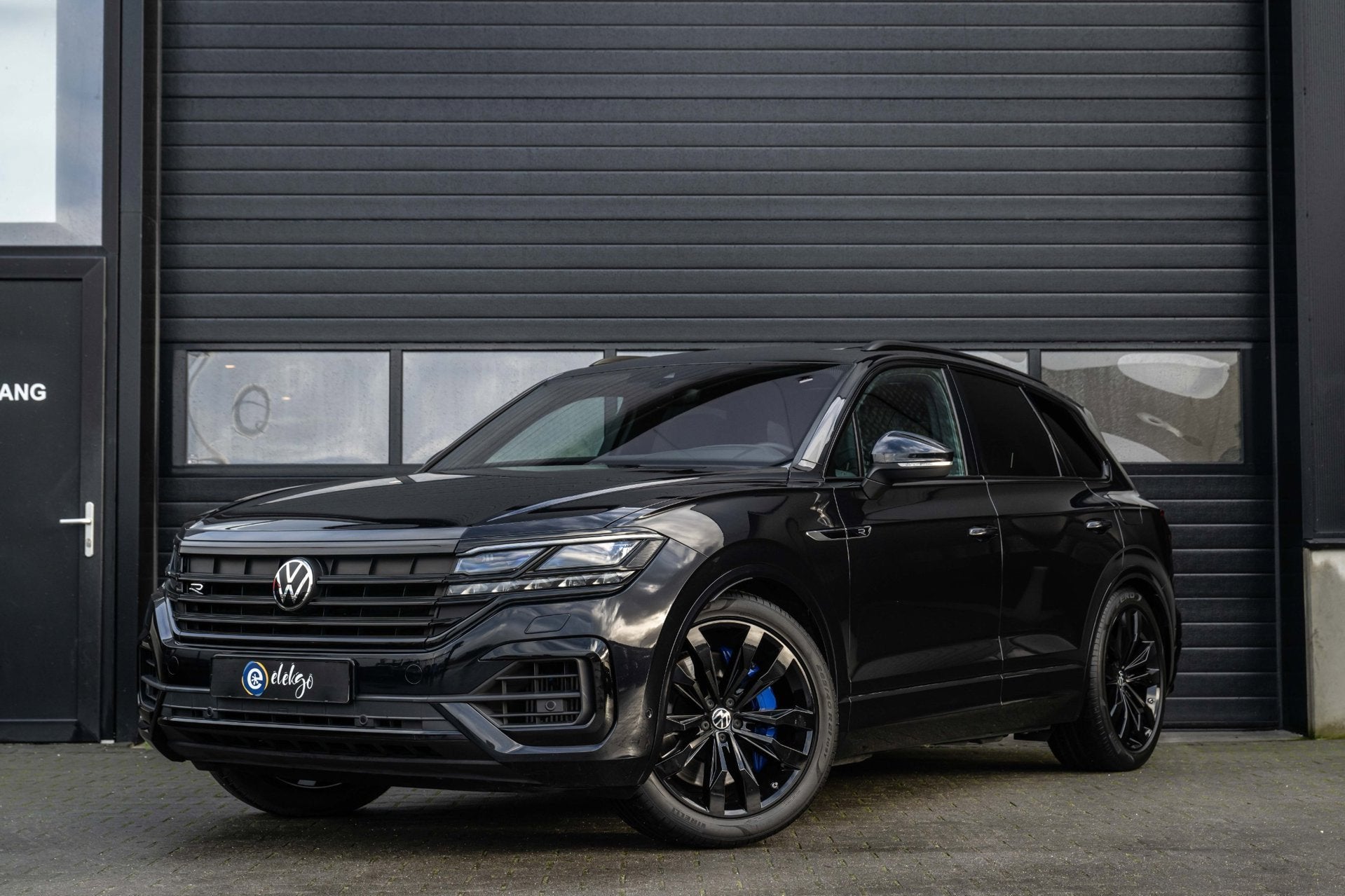 Volkswagen Touareg R 3.0 TSi Plug-in 4MOTION 462PK|PANO|HUD|, Auto's, Volkswagen, Gebruikt, Zwart, 2995 cc, 462 pk