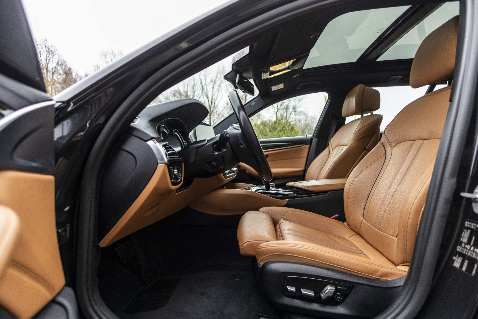 Foto 22 van BMW 5 Serie Touring 520i High Executive luxery