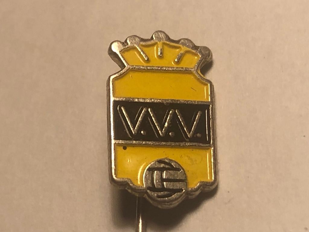 Metalen V.V.V. VENLO VOETBALCLUB Speld., Verzenden, Zo goed als nieuw, Sport, Speldje of Pin