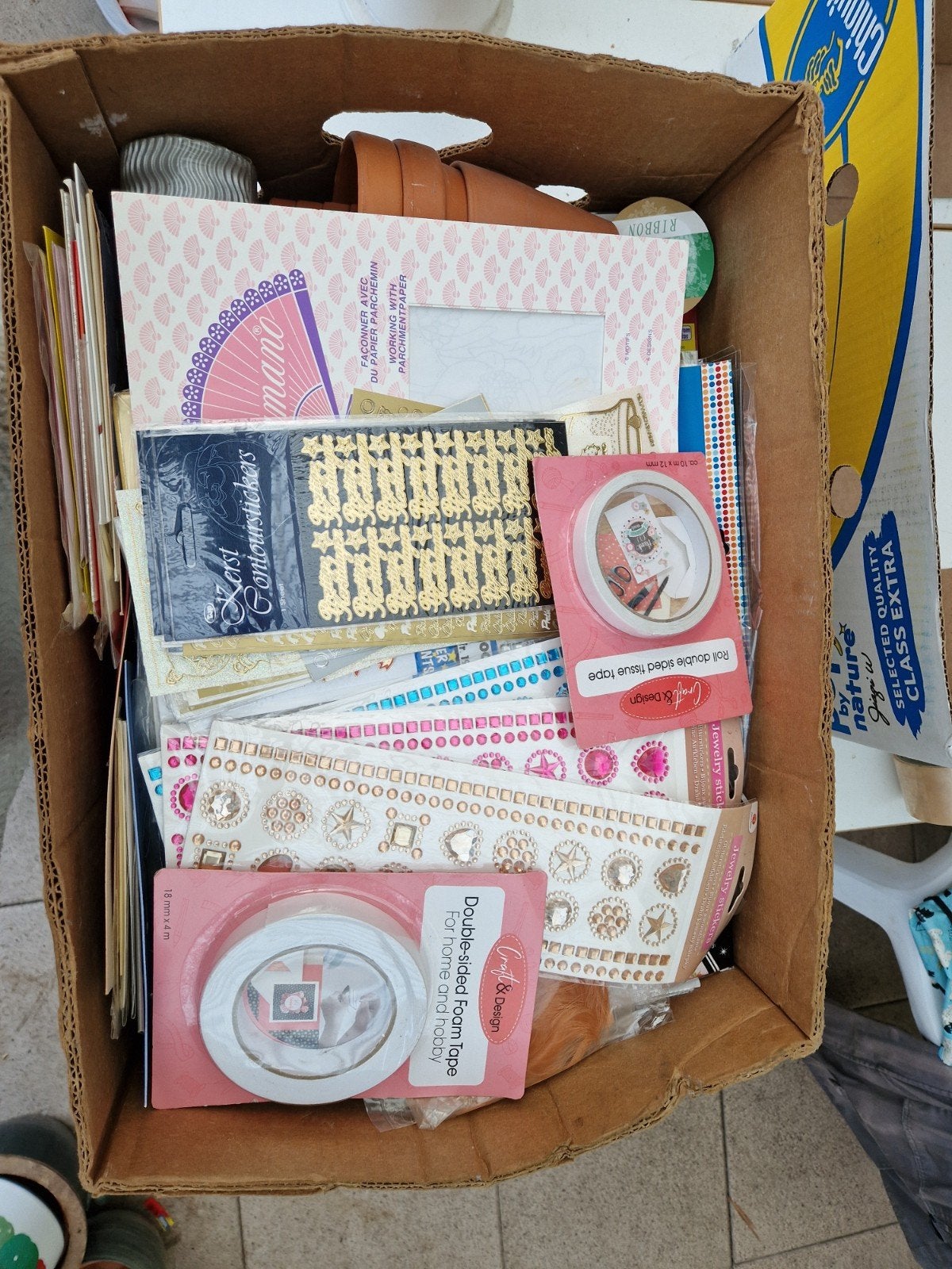 Grote doos vol knutselspullen en hobbyartikelen, Ophalen, Zo goed als nieuw