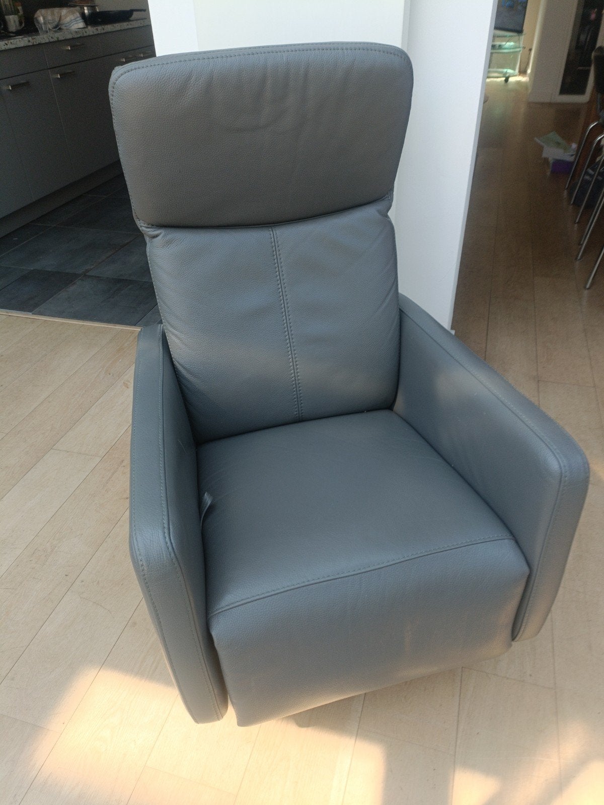 Schitterende relax fauteuil, Modern design, Minder dan 75 cm, Leer, Ophalen of Verzenden