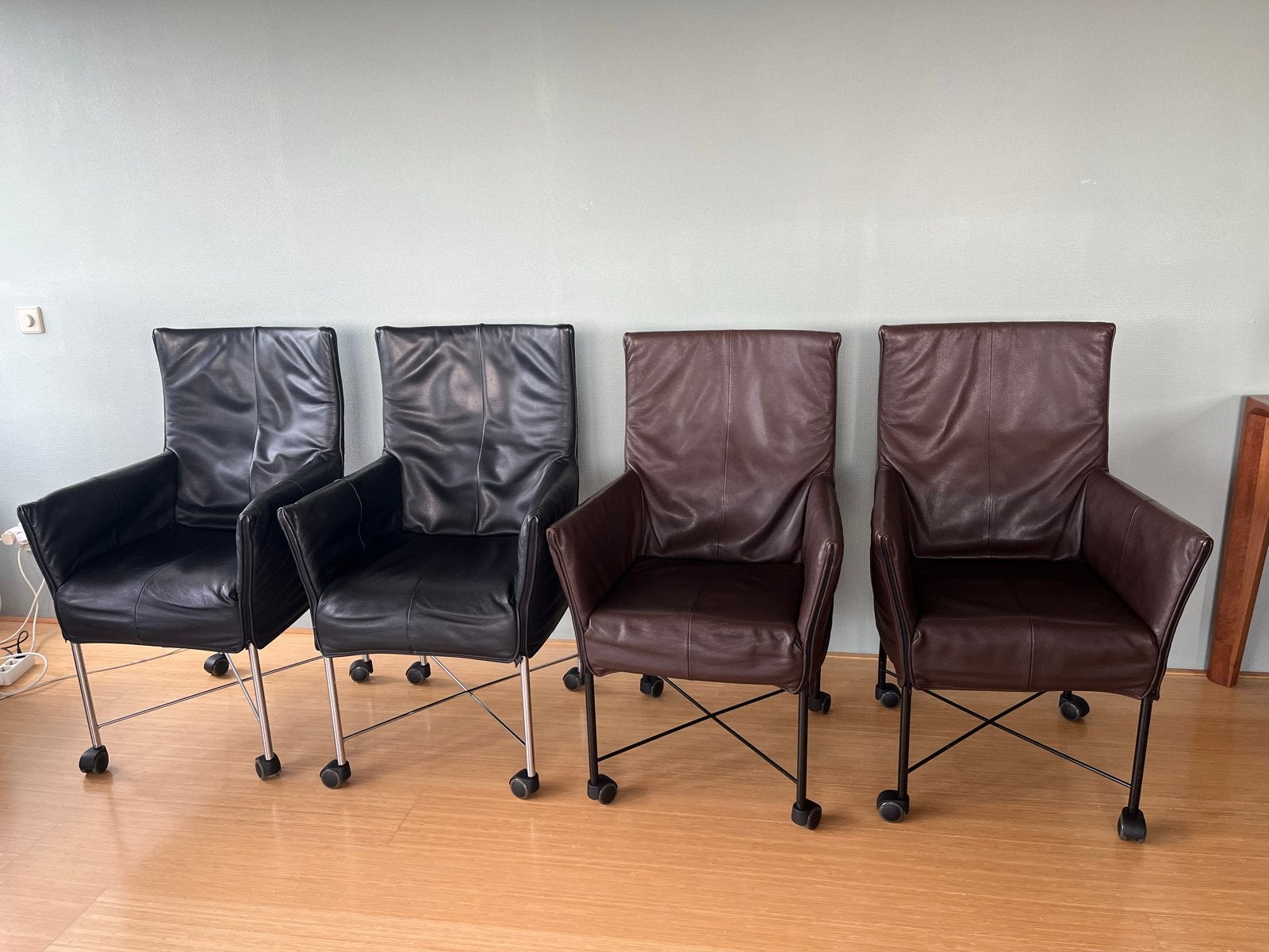 Montis Chaplin Eetkamerstoelen - Leer (2x bruin, 2x zwart), Ophalen, Gebruikt, Bruin, Leer