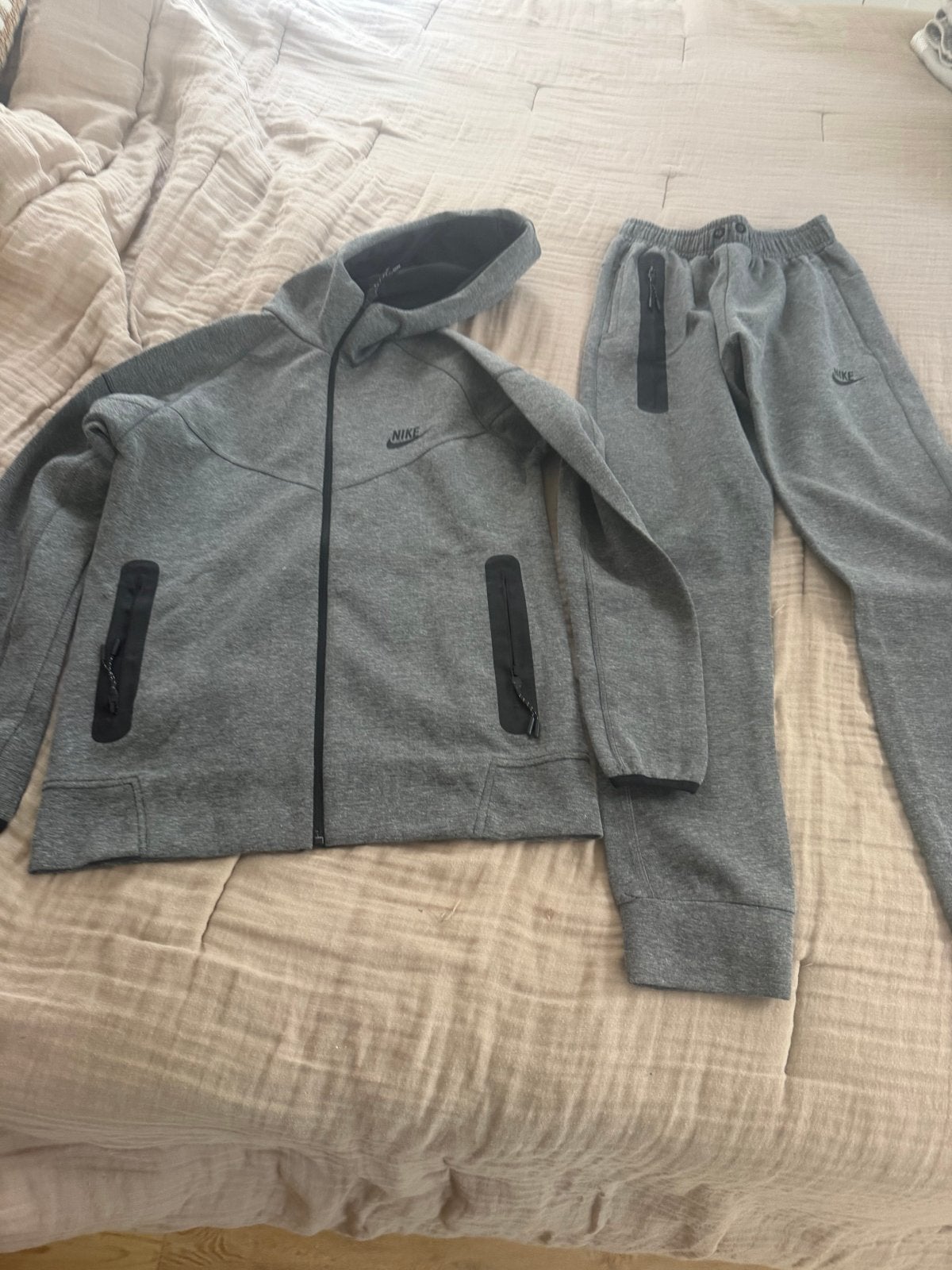 Nike Tech Fleece Trainingspak - Grijs, Groen, Blauw, Ophalen of Verzenden, Gebruikt, Jongen