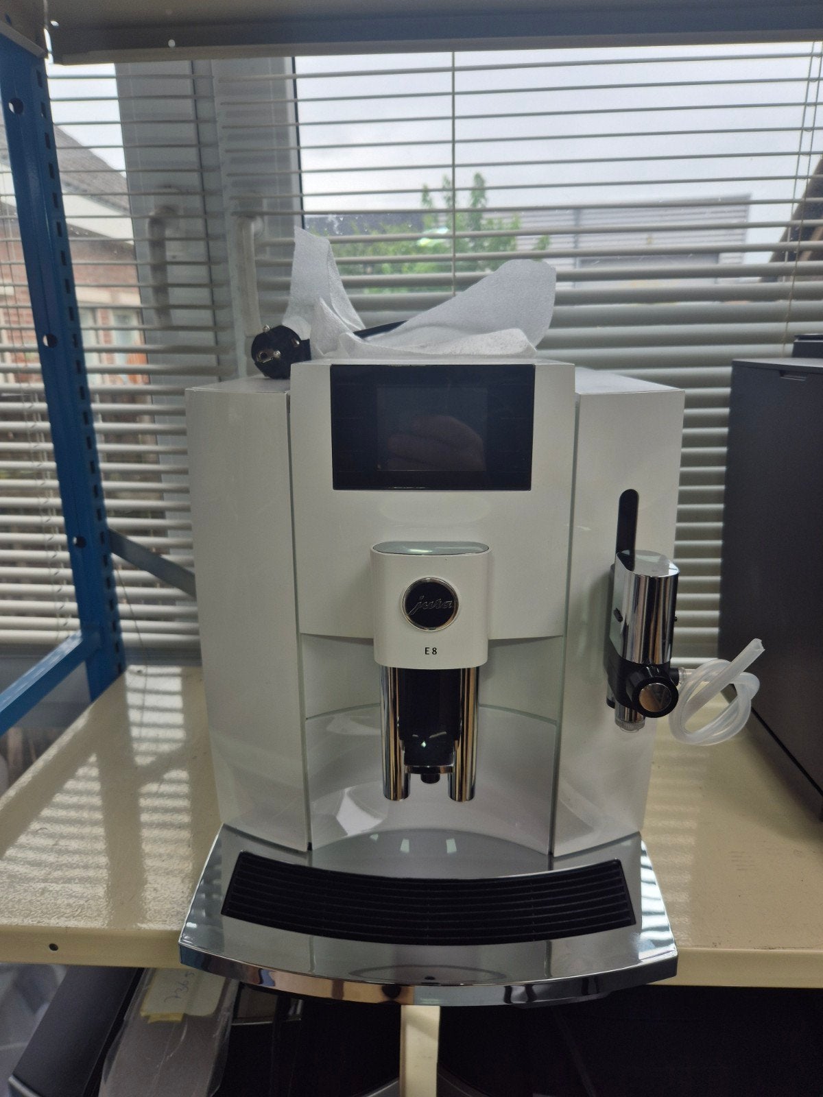 Jura E8 mooi spierwit in goede conditie., Ophalen, Espresso apparaat, 10 kopjes of meer, Refurbished