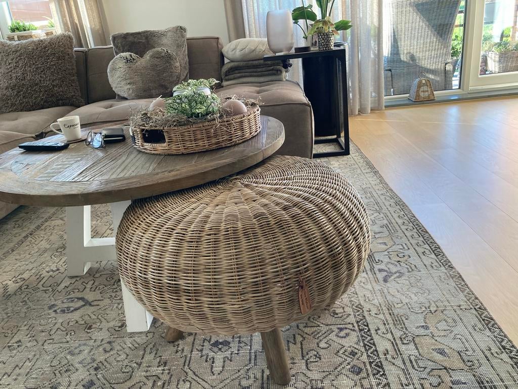 Riviera Maison rattan bijzettafel/poef !!, Ophalen, Rond, Zo goed als nieuw, Overige materialen