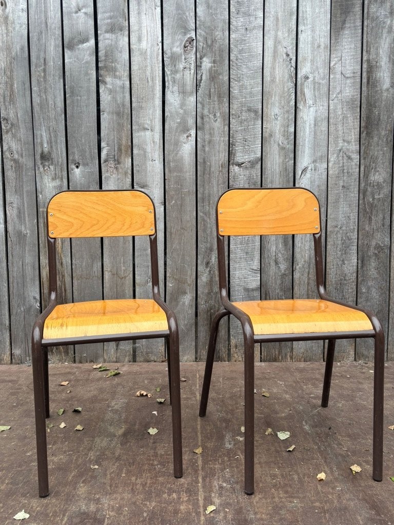 Mullca stapelstoel – ( 201 op voorraad), Gebruikt, Bruin, Franse vintage klassiekers, Ophalen of Verzenden