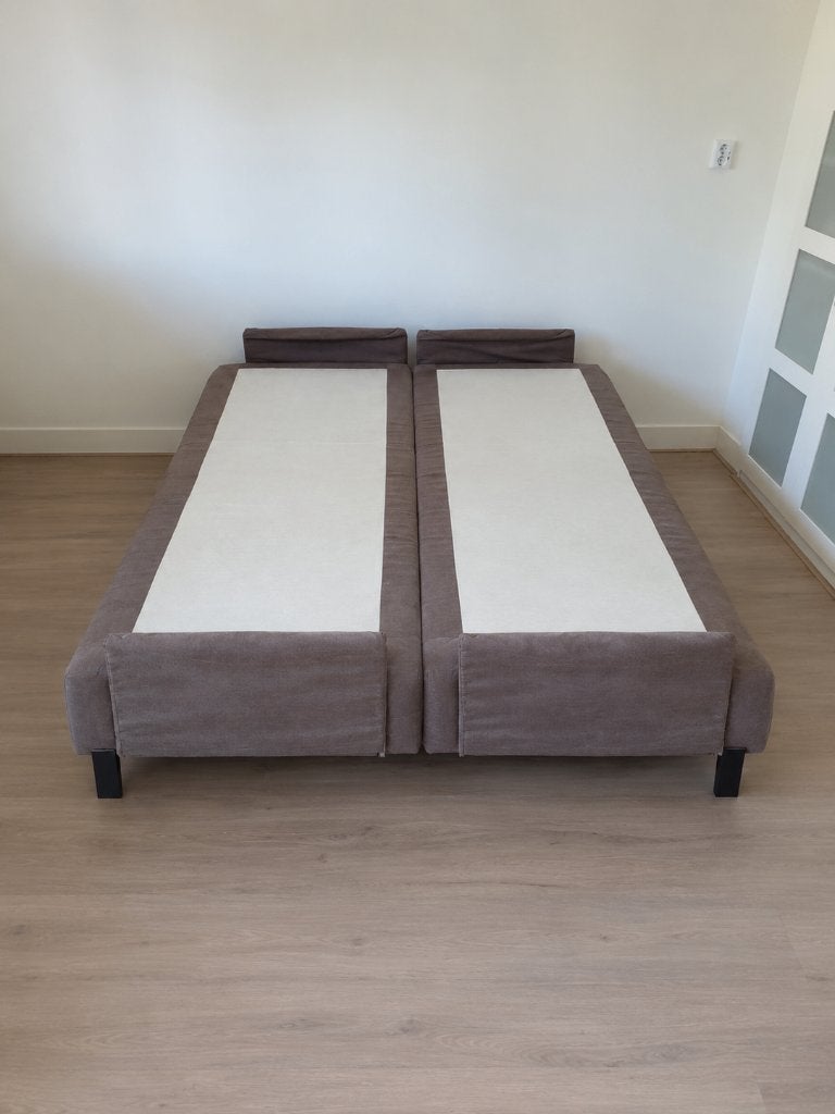 Boxspring onderstel gratis af te halen, Ophalen, 140 cm, Zo goed als nieuw, Twijfelaar