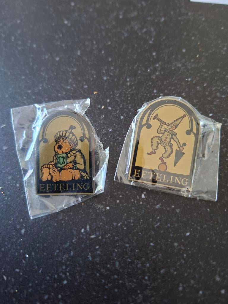 2 Efteling pins:  gijs en Harlekijn (nieuw in verpakking), Verzamelen, Efteling, Ophalen of Verzenden, Nieuw, Button of Speldje