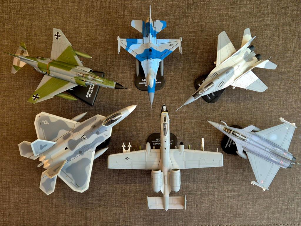 6 Schaalmodellen Vliegtuigen - Rafale, F-22A Raptor etc, Overige merken, 1:72 tot 1:144, Ophalen of Verzenden, Zo goed als nieuw