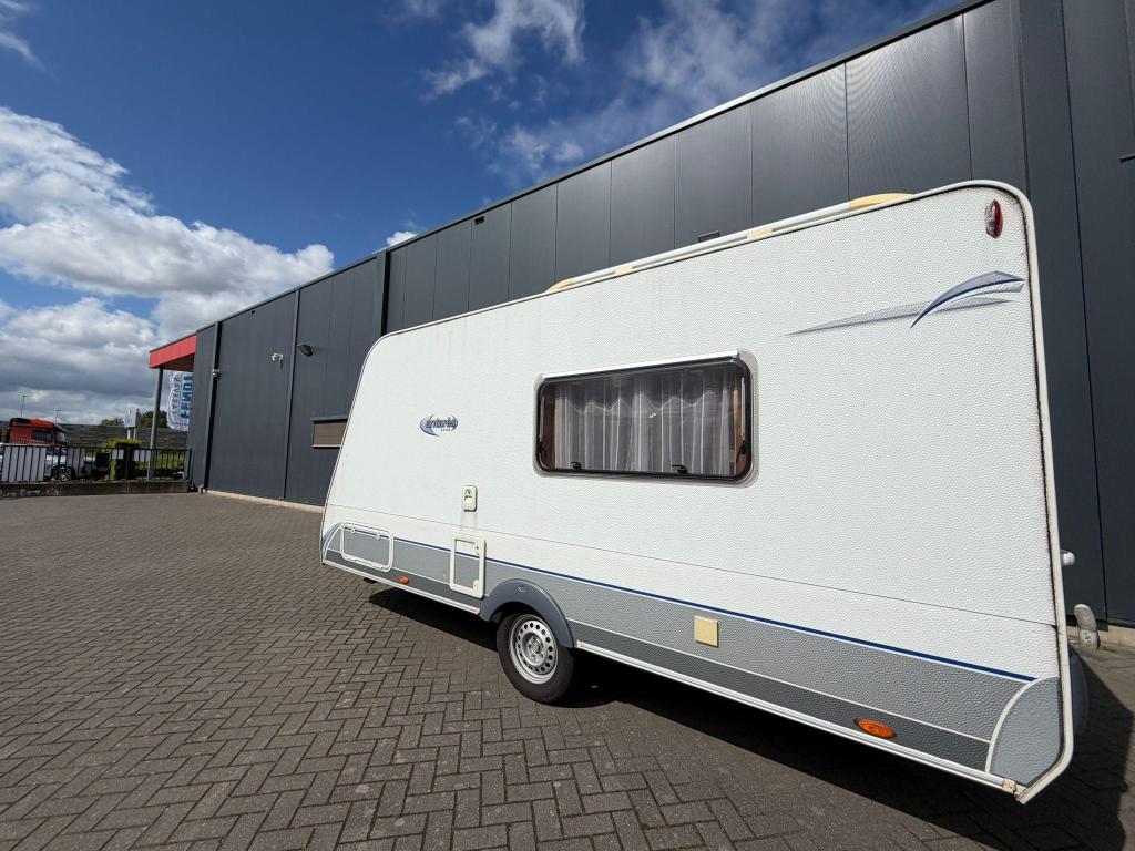 Caravelair Antares Luxe 426 incl. voortent!, Caravans en Kamperen, Caravans, Bedrijf, Treinzit, 4 tot 5 meter, Schokbreker