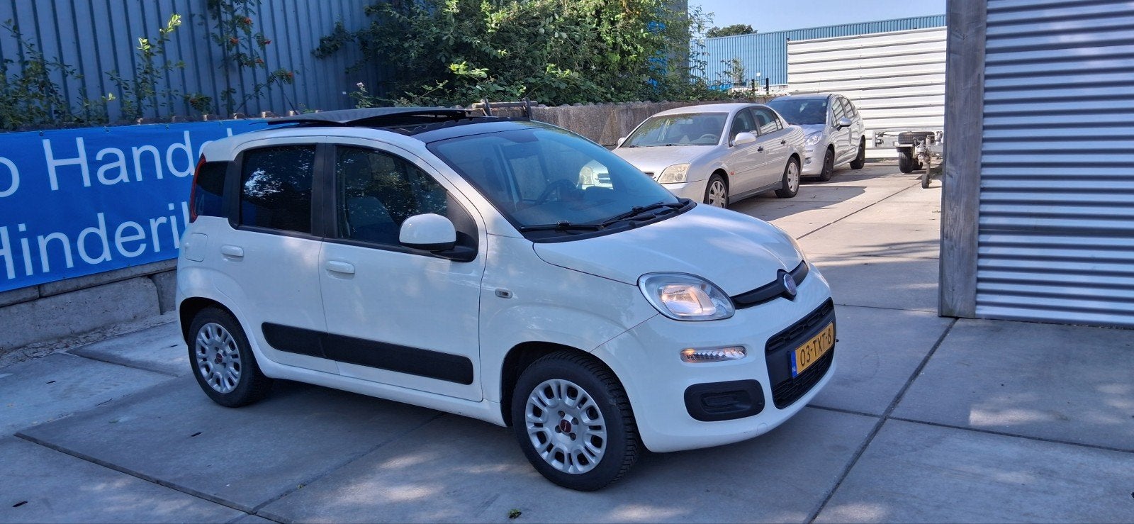 Fiat Panda 85 2012 Wit navi panoramadak airco, Auto's, Voorwielaandrijving, Dealer onderhouden, 40 €/maand, Zwart