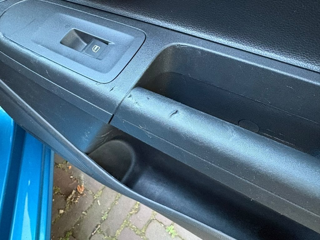 Foto 12 van Volkswagen Move Up!  5-DRS 2018 Blauw metallic, airco