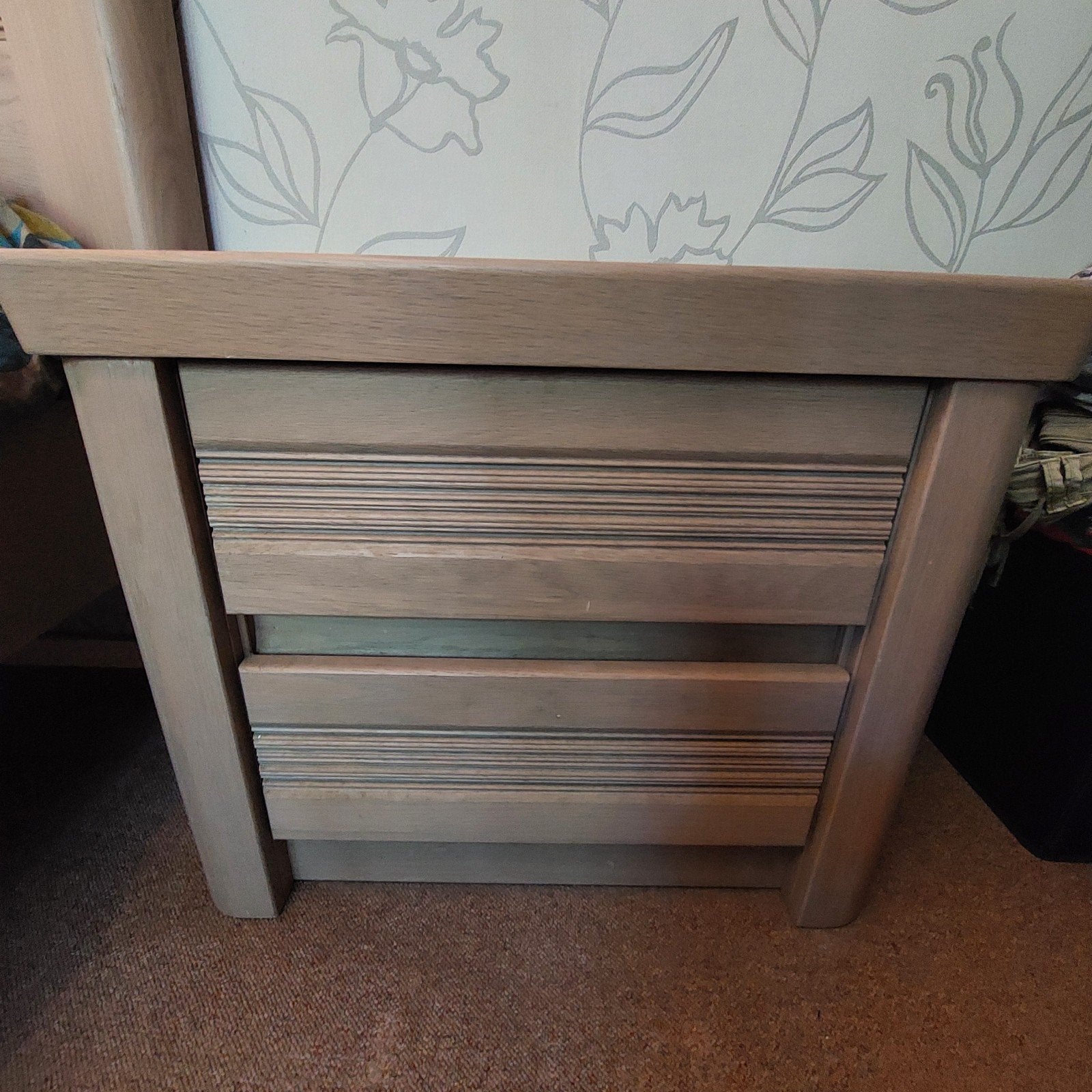 Twee houten nachtkastjes met lades, Ophalen, Gebruikt, Minder dan 45 cm, Minder dan 55 cm