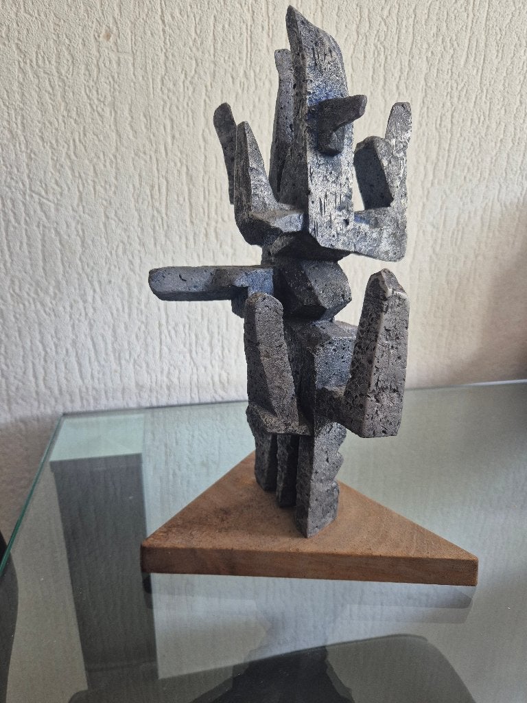 Abstract metalen sculptuur op houten voet - 32 cm, Ophalen of Verzenden, 20 - 50 cm, Op sokkel, Beeld