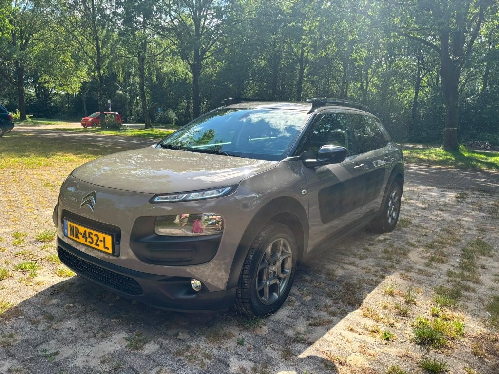Citroën C4 Cactus 1.2   Panoramadak Bruin  automaat, Stof, 725 kg, Bruin, 23 km/l