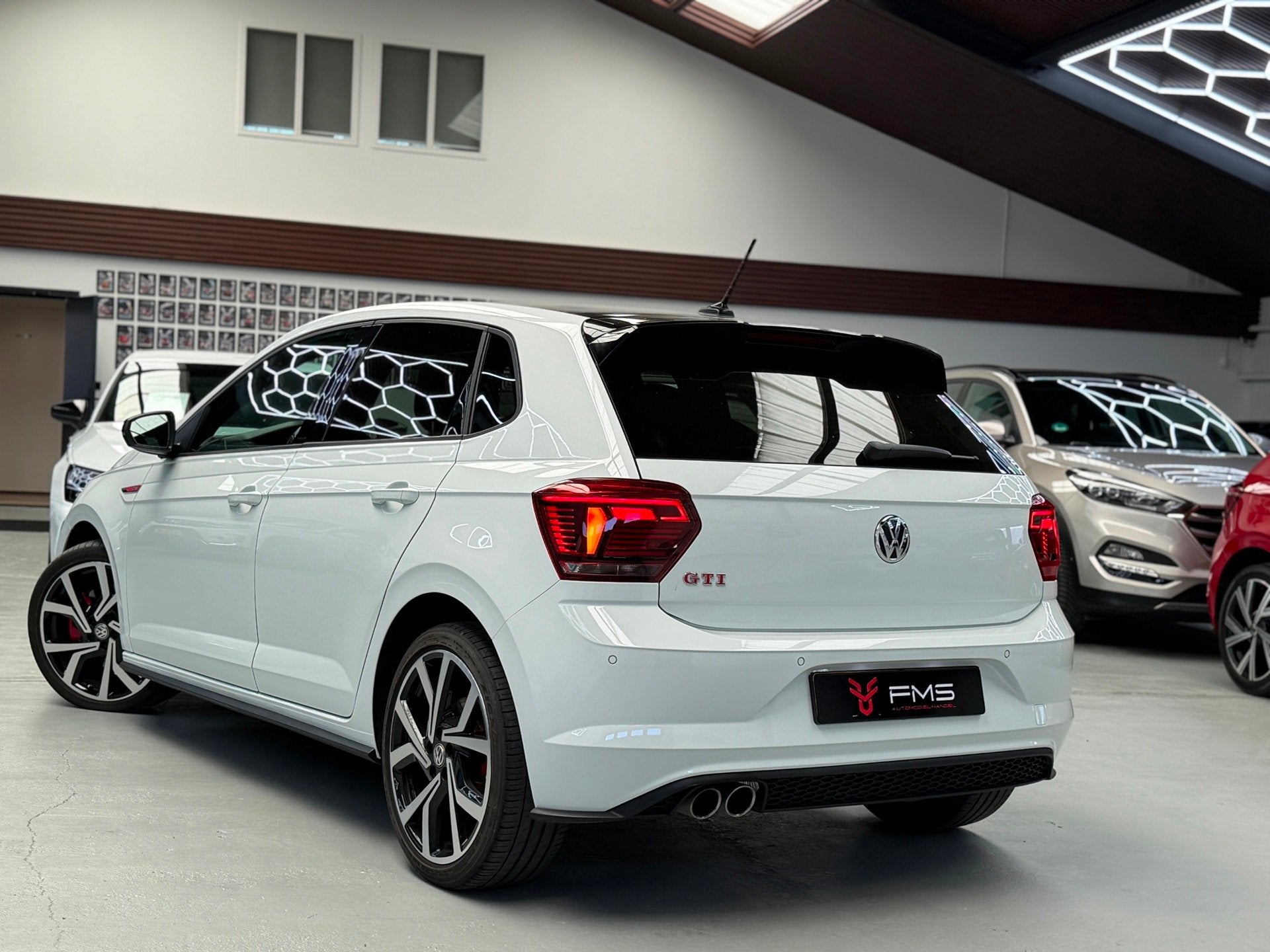 Volkswagen Polo 2.0 TSI GTI CarPlay Camera, Auto's, Dealer onderhouden, Stof, Gebruikt, Zwart