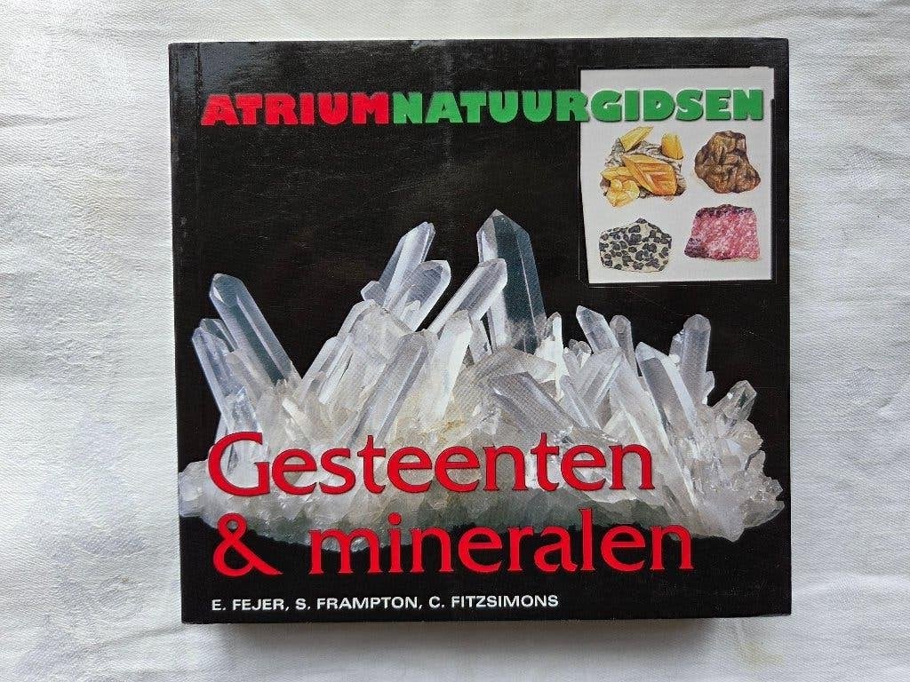 Mineralengids (Atrium) en3 markasietknollen, Ophalen of Verzenden