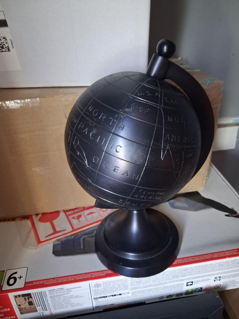 Decoratieve Zwarte Wereldbol - Stijlvol & Compact, Ophalen of Verzenden
