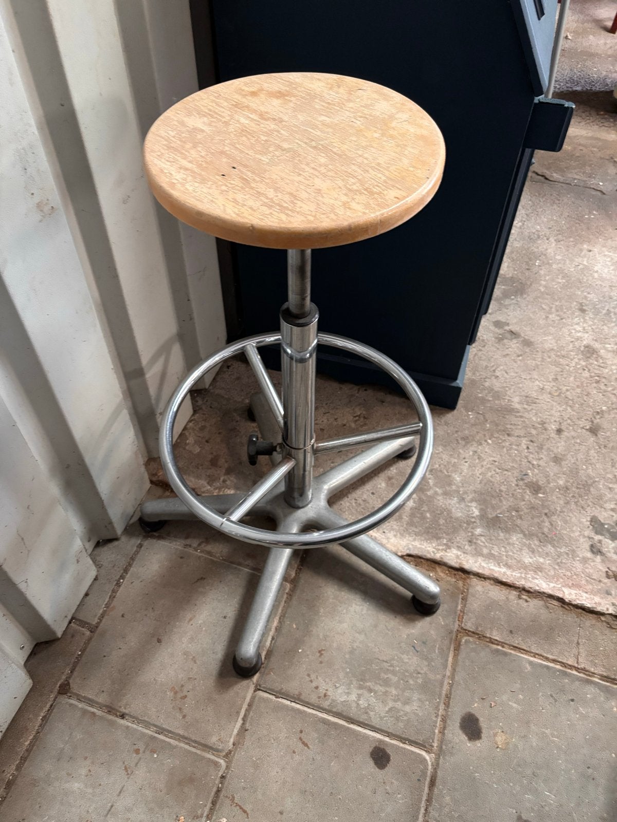 Vintage kruk, Ophalen, In hoogte verstelbaar, Gebruikt, Hout