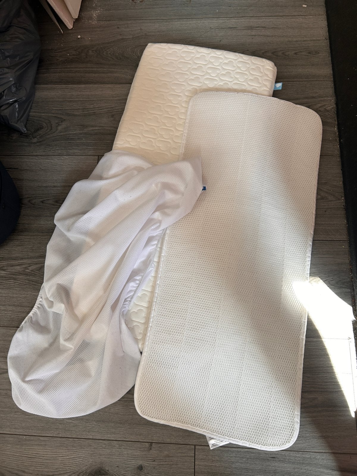 Aerosleep matras met beschermer en hoeslaken - Nieuw, Kinderen en Baby's, Babywiegjes en Ledikanten, Ophalen of Verzenden, Nieuw
