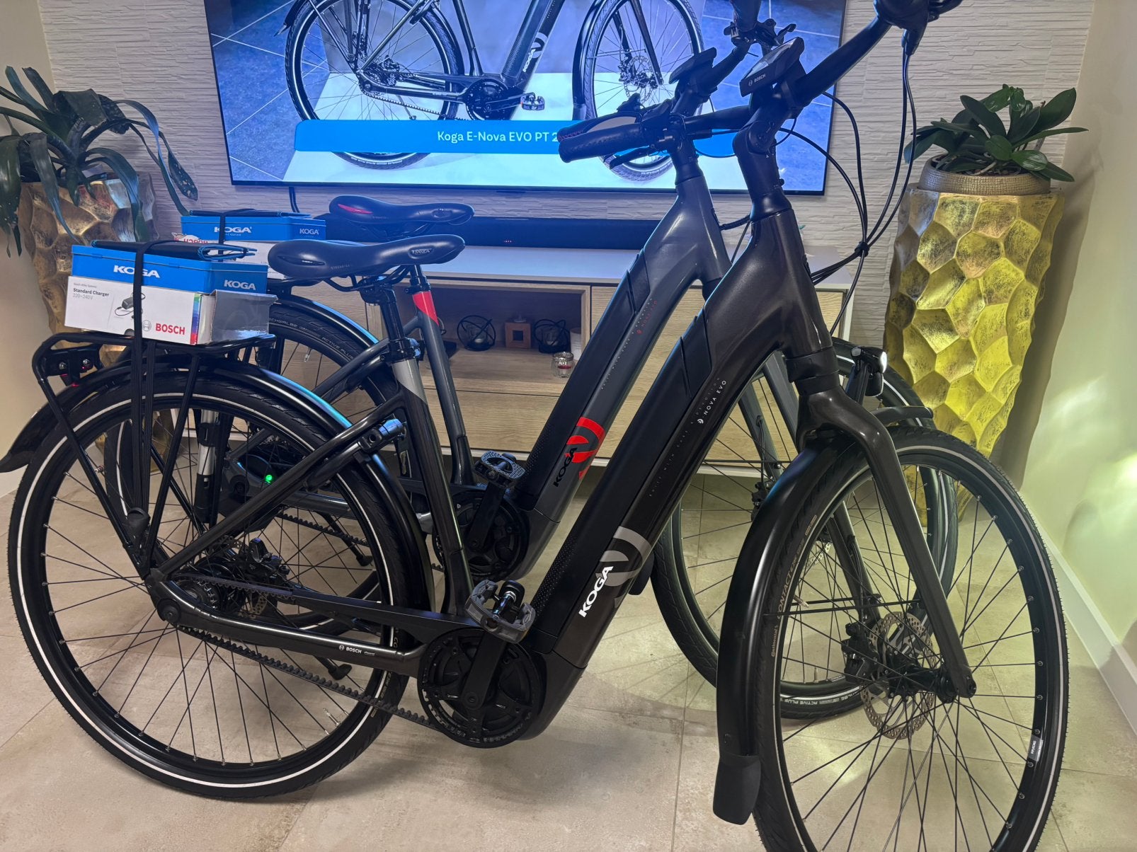 Top Merk LAGE INSTAP KOGA Bosch Middenmotor ebike 1400km, Zo goed als nieuw, 51 tot 55 cm, 50 km per accu of meer, Ophalen
