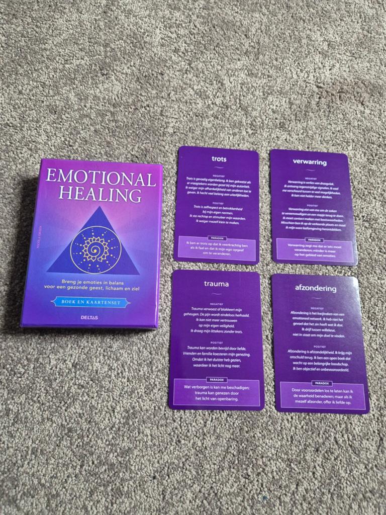 Emotional Healing Boek en Kaartenset - Nicola Green, Boeken, Spiritualiteit algemeen, Nicola Green, Ophalen of Verzenden, Zo goed als nieuw