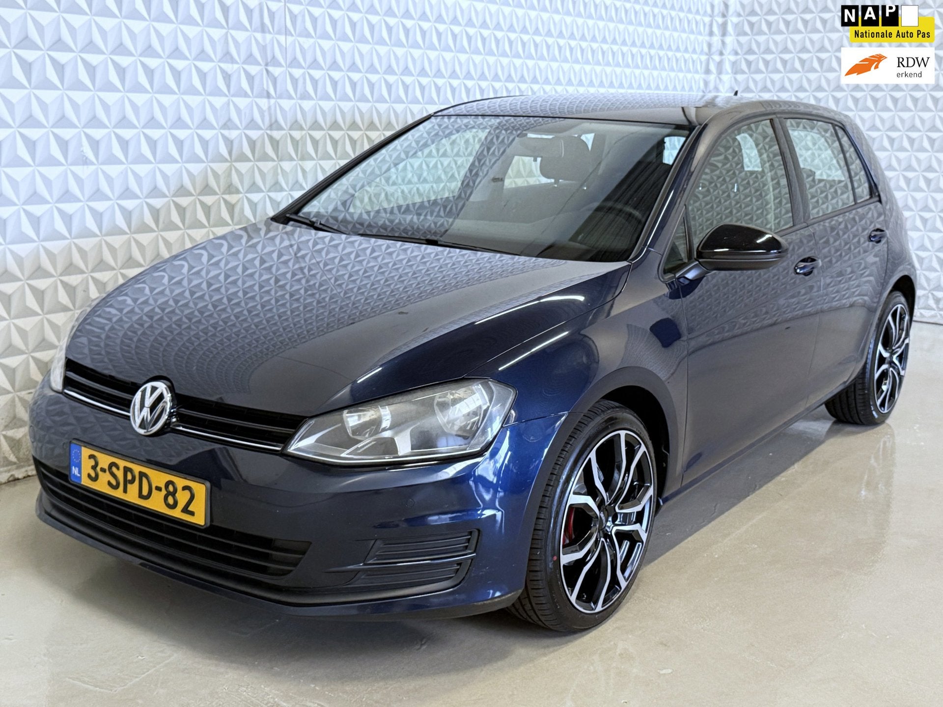 Volkswagen Golf 1.2 TSI Trendline Airco Navigatie PDC 18"LMV, Auto's, Voorwielaandrijving, Euro 5, Gebruikt, 4 cilinders