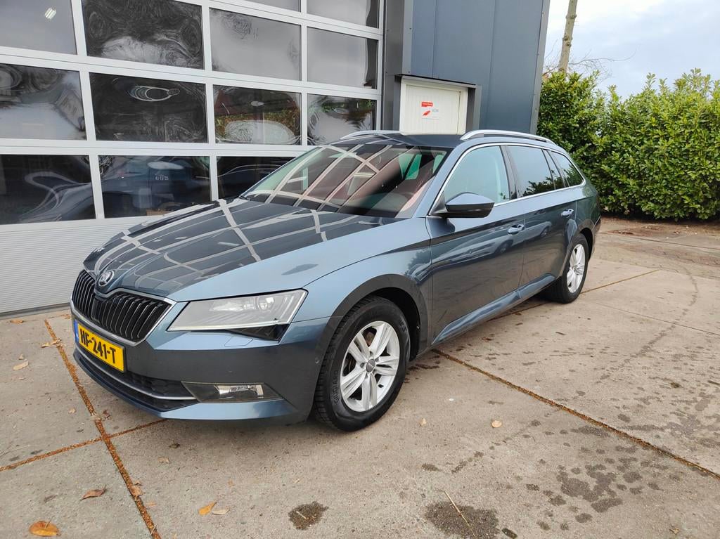 Skoda Superb Combi 1.6 TDI Style Business Automaat, Auto's, Skoda, Gebruikt, Euro 6, 4 cilinders, Origineel Nederlands