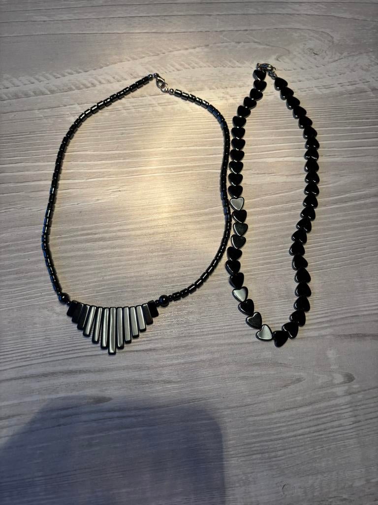 2 zwart metallic korte kettingen, Ophalen of Verzenden, Zo goed als nieuw, Zwart, Overige materialen
