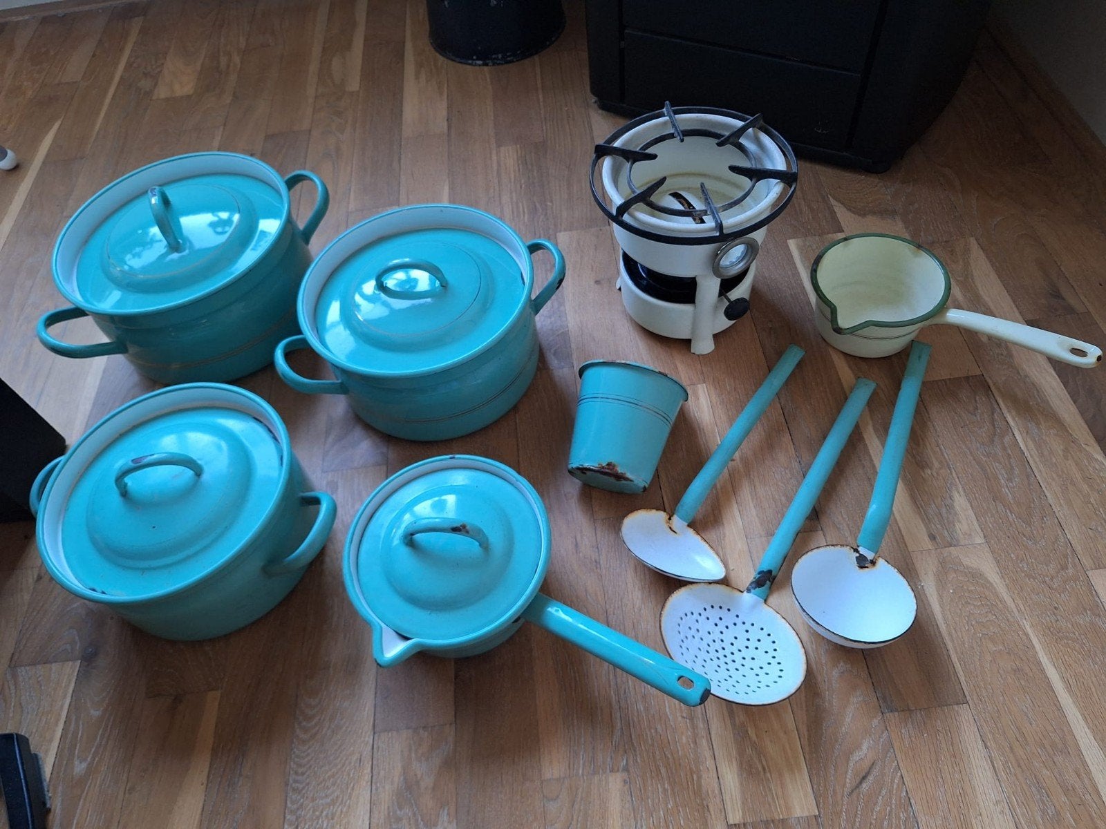 Vintage geëmailleerde pannen, lepels, zeepbak en kooktoestel, Ophalen