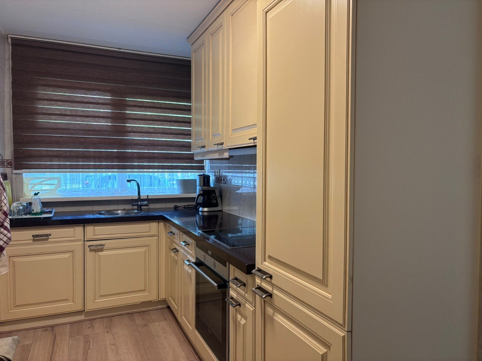 Foto 4 van Complete keuken met koelkast , oven, en vaatwasser