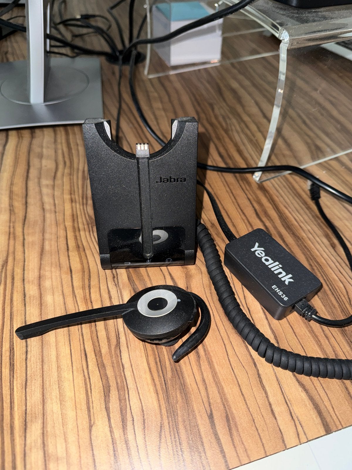 Jabra Headset met Yealink EHS36 Adapter en Oplaadstation, Ophalen of Verzenden, Gebruikt, Overige typen, Universeel