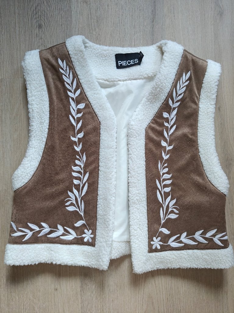Pieces giletje maat M, Kleding | Dames, Bodywarmers, Bruin, Zo goed als nieuw, Pieces, Ophalen