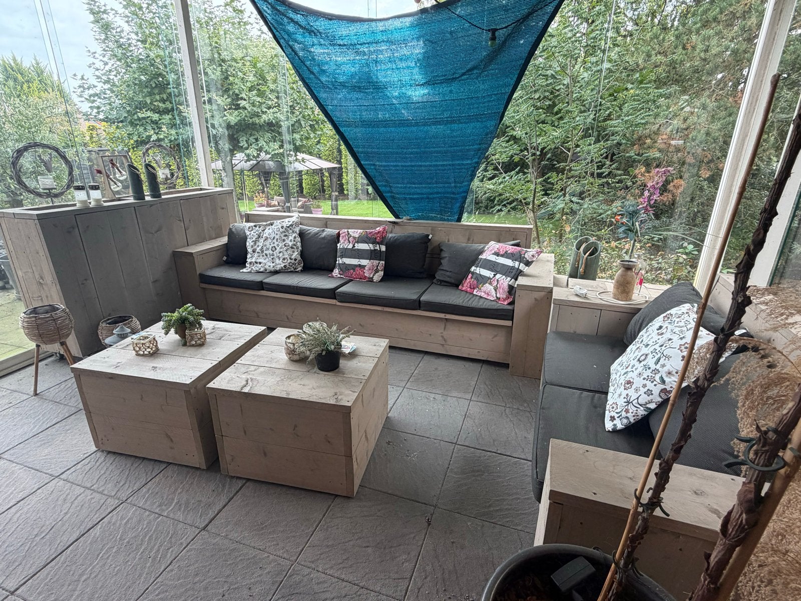 Foto 3 van Complete Steigerhouten Loungeset met Kussens