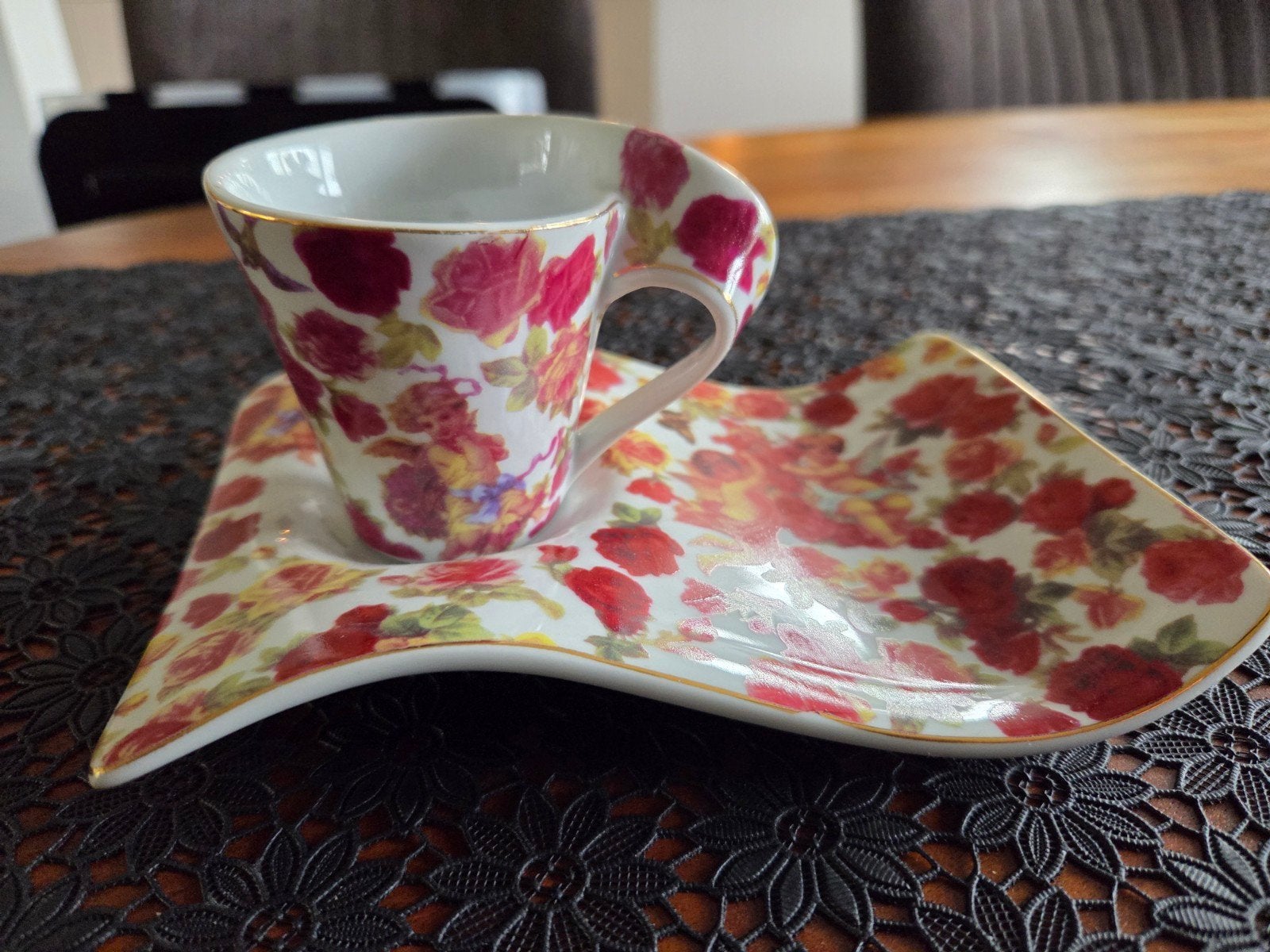Bijzonder theekopje met schotel - rozen en engeltjes, Antiek en Kunst, Ophalen