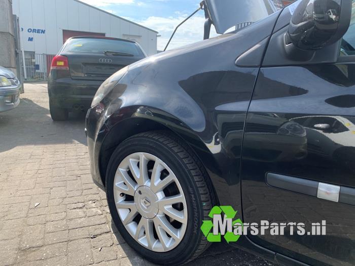 Scherm links-voor van een Renault Clio (NV676), Gebruikt, -, Renault, -
