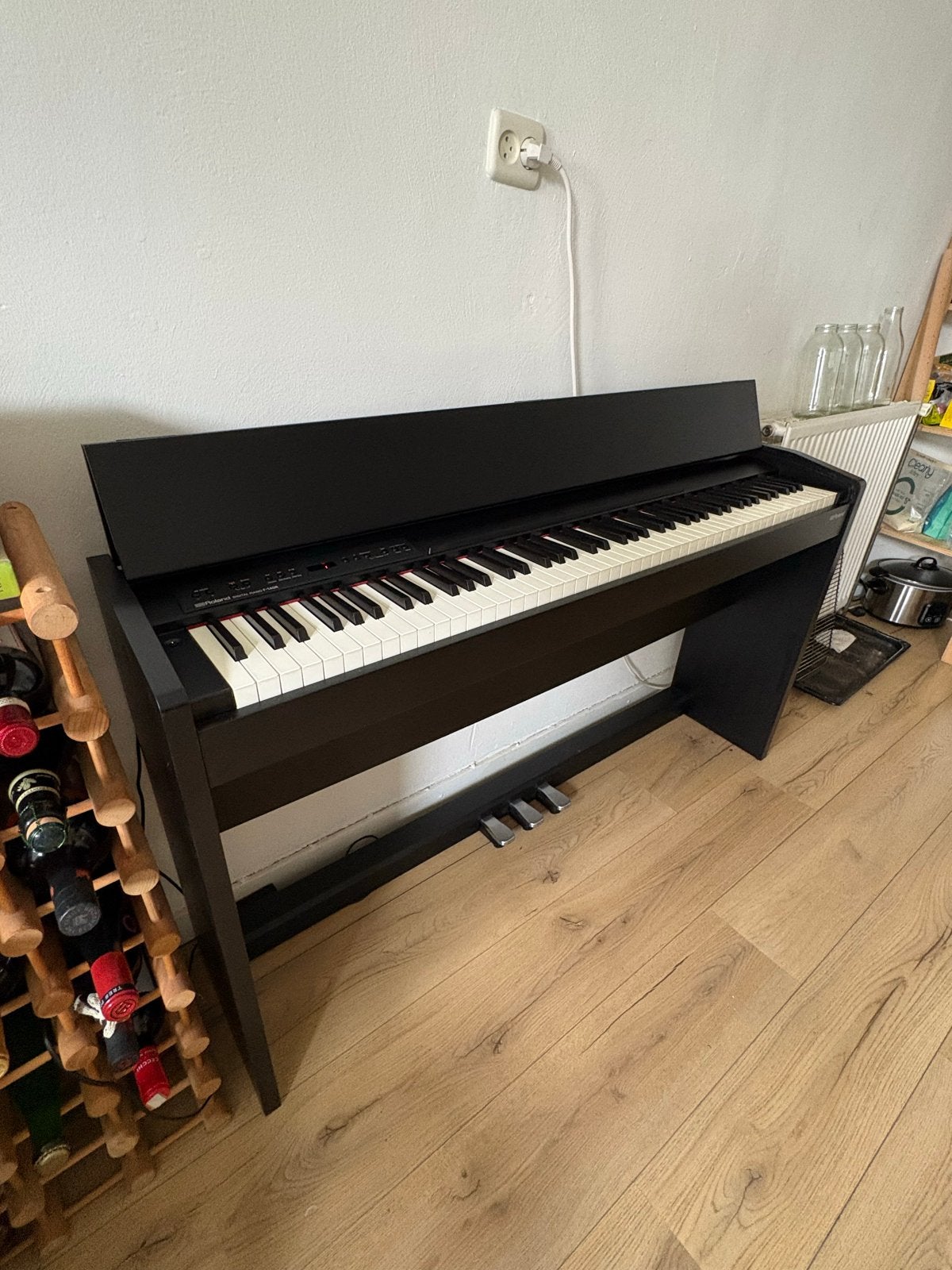Roland F-140R Digitale Piano - Zo goed als nieuw, Ophalen, Zwart, Digitaal, Zo goed als nieuw