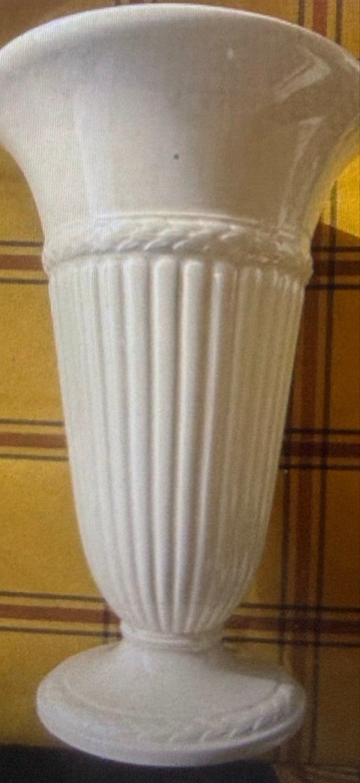 Wedgwood Etruria Barlaston Vaas - Crèmekleurig, Antiek en Kunst, Ophalen of Verzenden