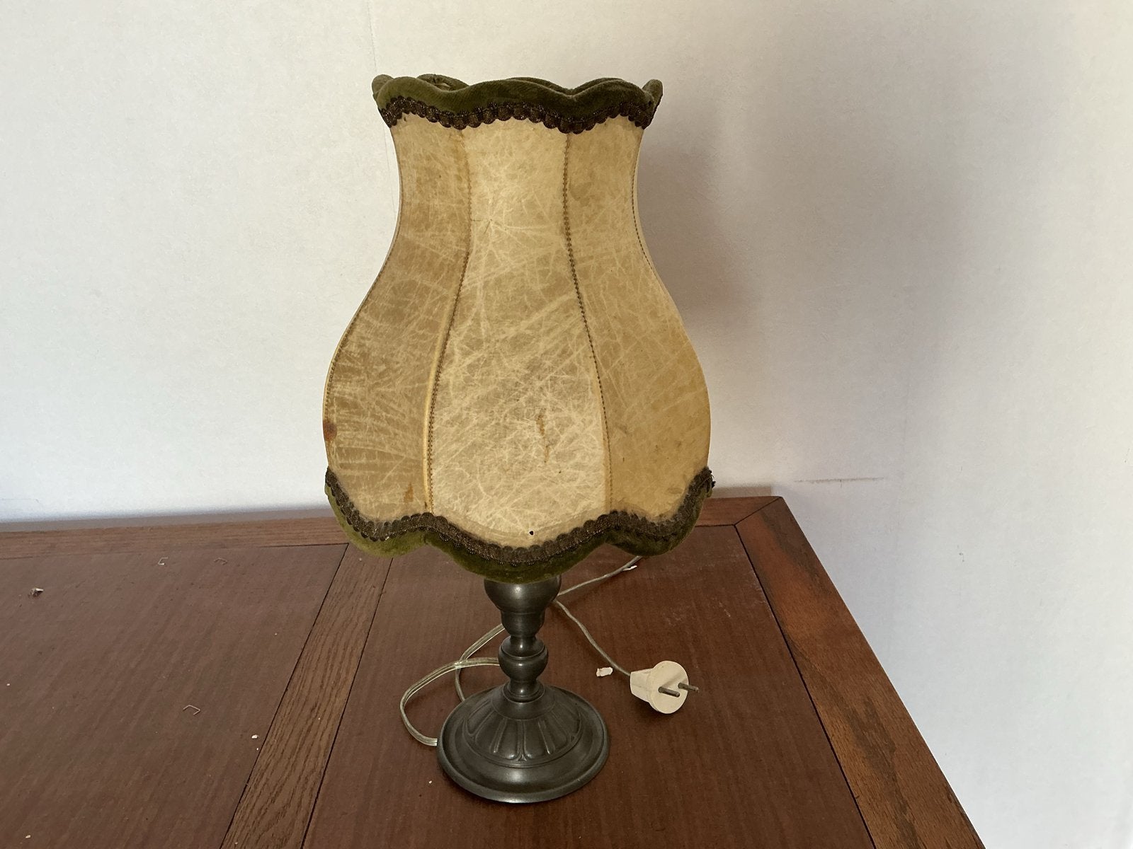 Vintage tinnen tafellamp met stoffen kap, Ophalen of Verzenden