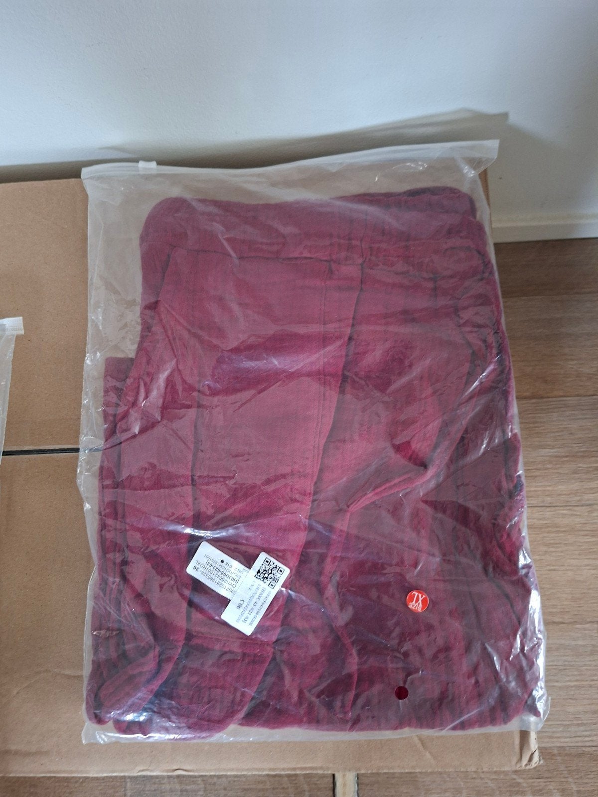 Bordeauxrode korte broek - Maat XL, Kort, Maat 46/48 (XL) of groter, Nieuw, Ophalen of Verzenden