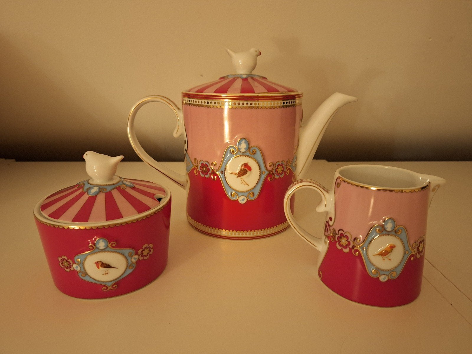 Pip Studio theepot, suikerpot en melkkan - rood/roze, Pip Studio, Ophalen of Verzenden, Zo goed als nieuw, Porselein