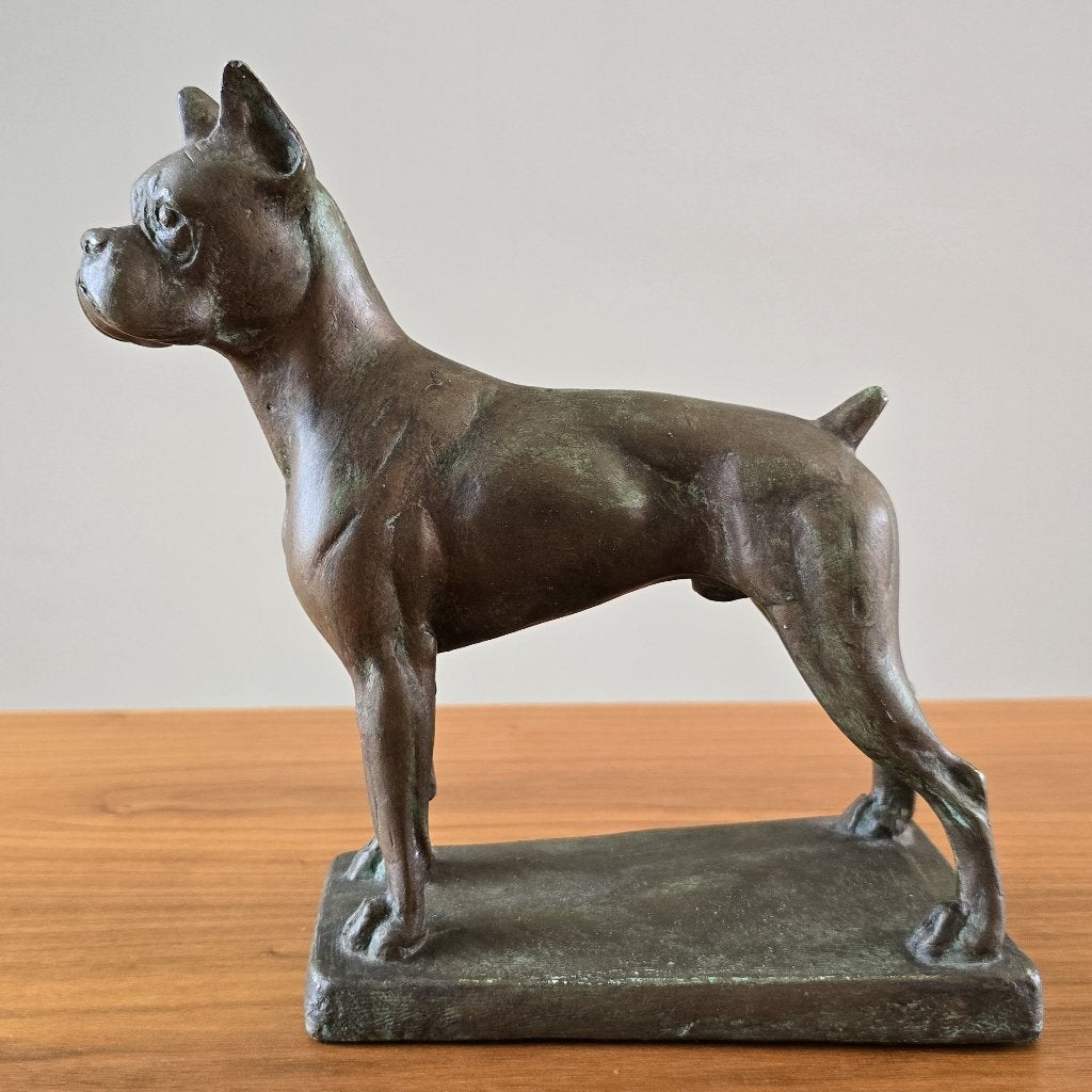 Decoratief Boxer beeldje, Kunstenares Kathy Klein, Gips, Ophalen of Verzenden, Zoogdier, 20 - 50 cm
