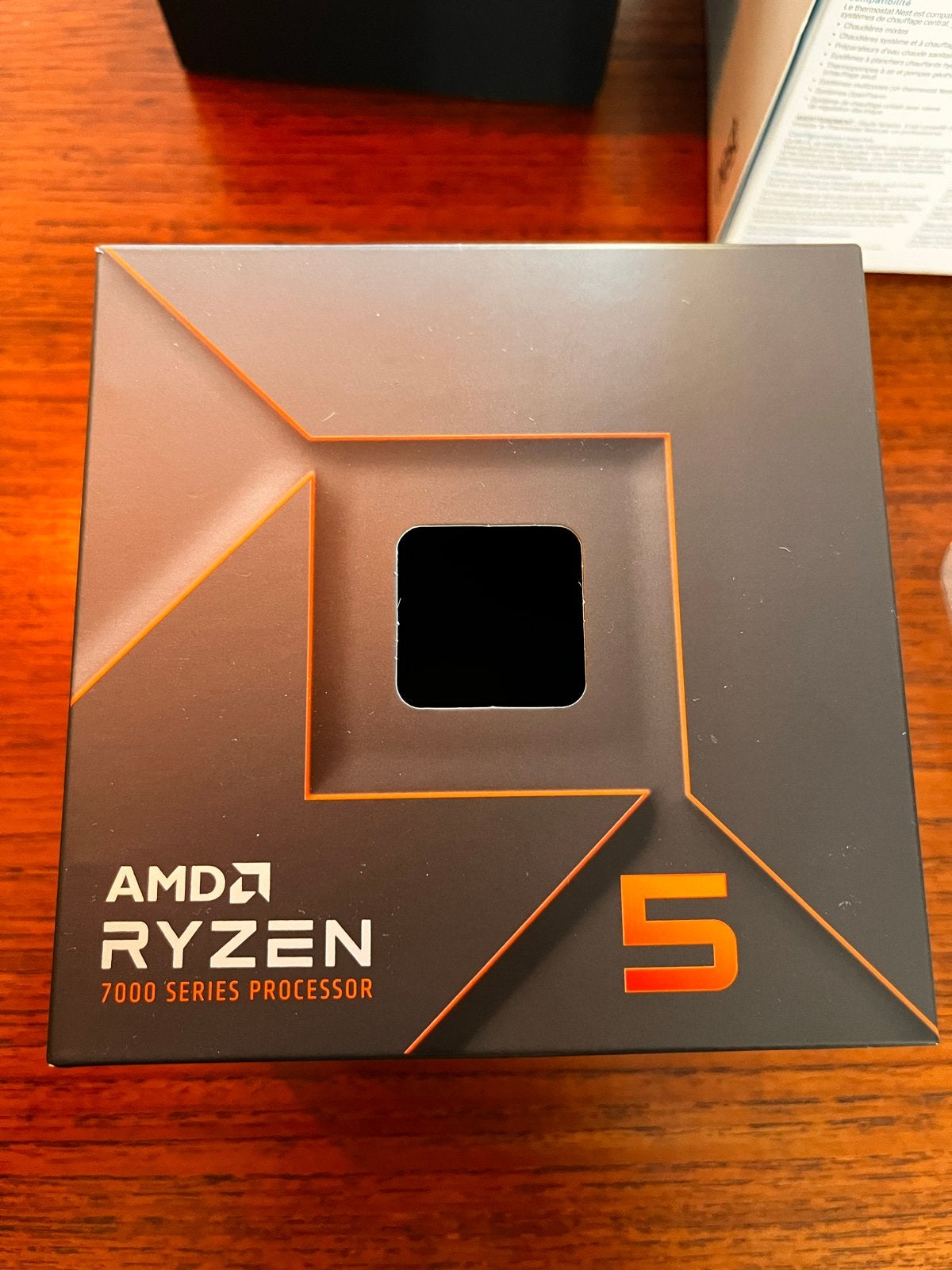 AMD Ryzen 5 7600 Processor boxed, Computers en Software, Processors, Ophalen of Verzenden, Nieuw, 6-core, 3 tot 4 Ghz